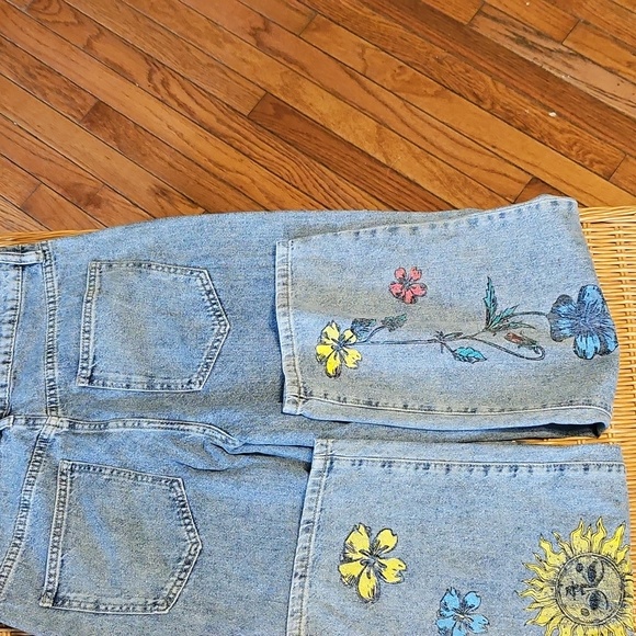 2/$15 Rue21 Sun and Floral  Jeans - Picture 3 of 7